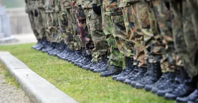 MON: w 2027 r. przewiduje się powołanie do 20 tys. osób do zawodowej służby wojskowej